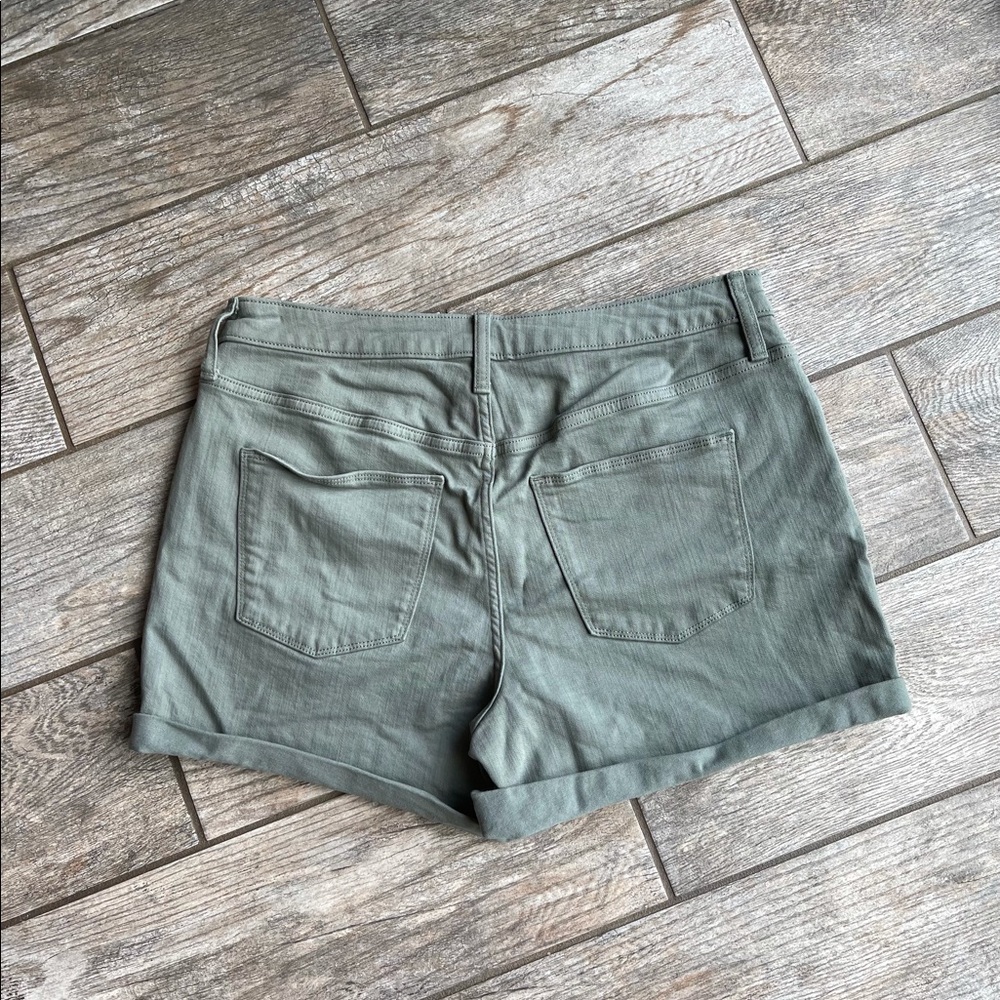 Universal Thread Shorts - Picture 3 of 3